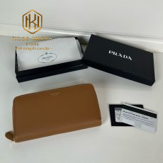 Ví nam cầm tay Prada