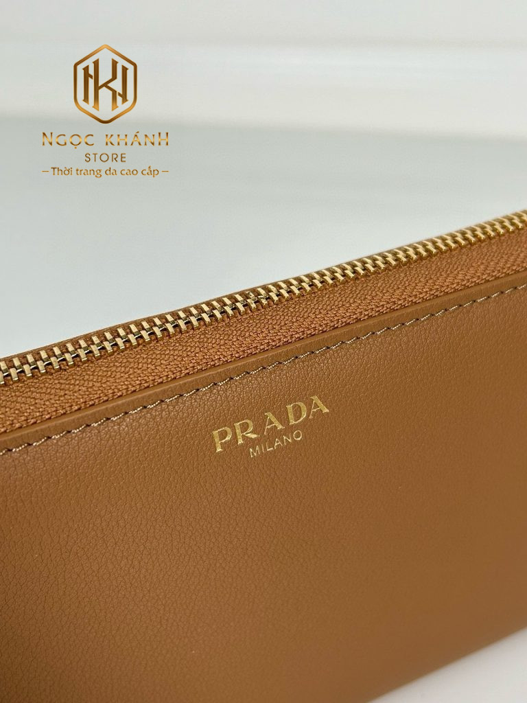 Ví nam cầm tay Prada