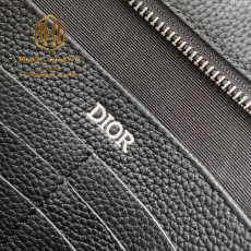 Ví nam Dior cầm tay