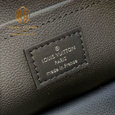 Ví nam Louis Vuitton cầm tay