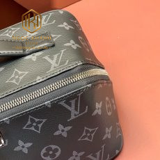 Ví nam Louis Vuitton cầm tay