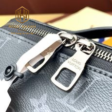 Ví nam Louis Vuitton cầm tay