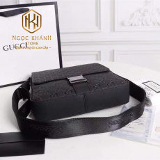 Túi đeo chéo nam Gucci