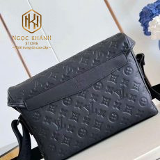 tui deo cheo nam louis vuitton mau den hoa tiet hoa logo dang hop nap day 3 1