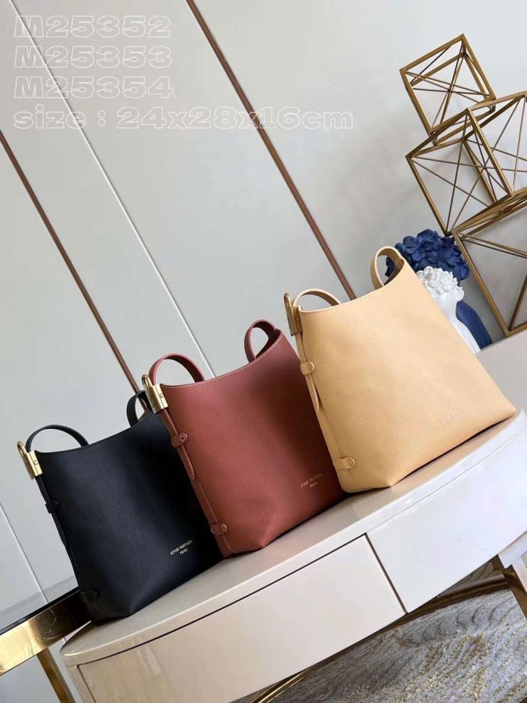 tui xach nu louis vuitton dang dung da nhan mau den 1