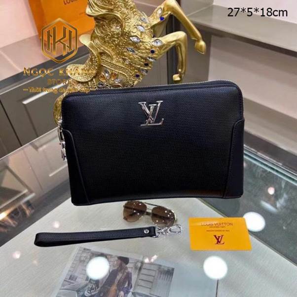 ví cầm tay lv