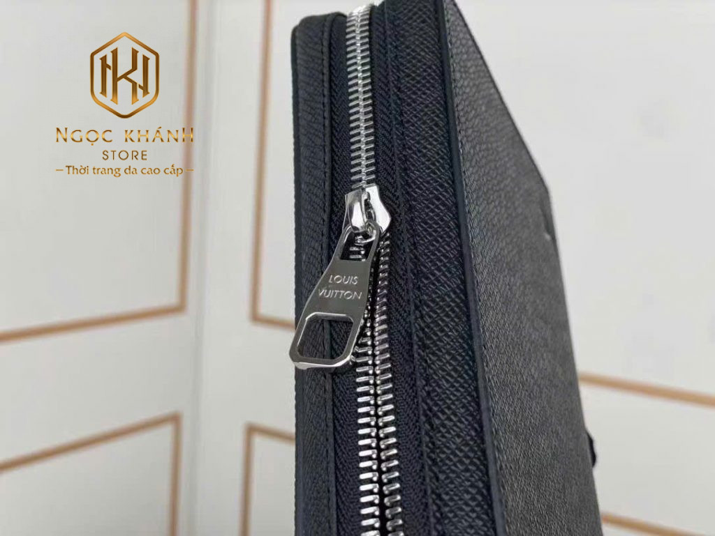 Ví nam Louis Vuitton cầm tay