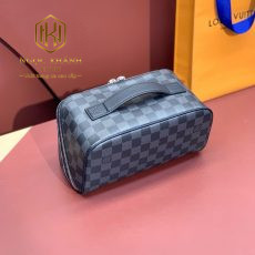 Ví nam Louis Vuitton cầm tay