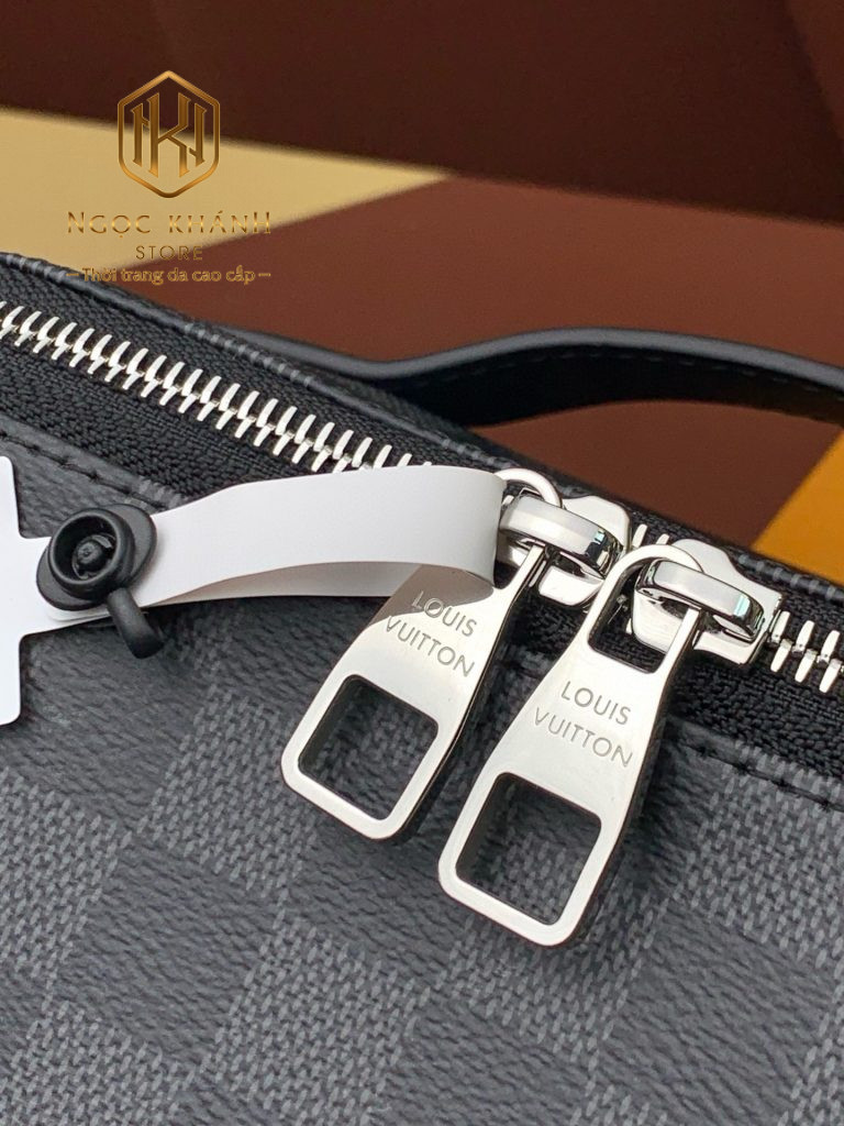 Ví nam Louis Vuitton cầm tay