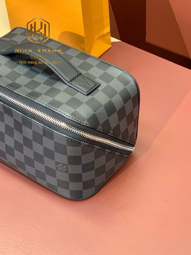 Ví nam Louis Vuitton cầm tay