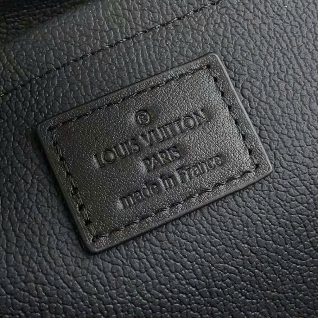 Ví nam Louis Vuitton cầm tay