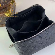 Ví nam Louis Vuitton cầm tay