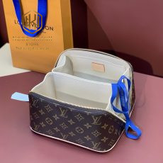 Ví nam Louis Vuitton cầm tay