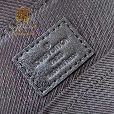 Túi đeo chéo nam Louis Vuitton