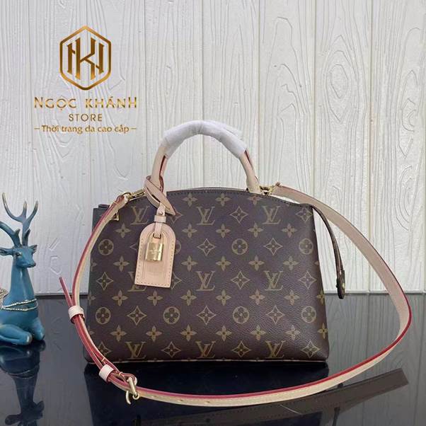 9 mẫu túi LV nữ cỡ lớn - Phong cách và tiện dụng 5 túi lv nữ cỡ lớn