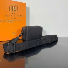 Túi đeo chéo nam Louis Vuitton