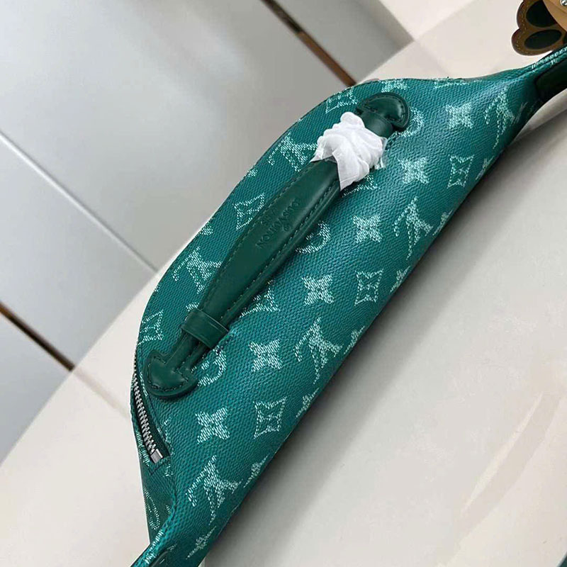 Túi đeo chéo nam Louis Vuitton