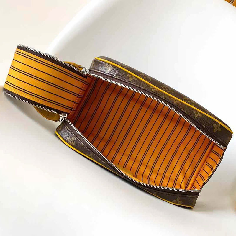 Ví nam Louis Vuitton