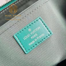 vi nam louis vuitton pochette cam tay mau xanh luc hoa tiet hoa logo 2