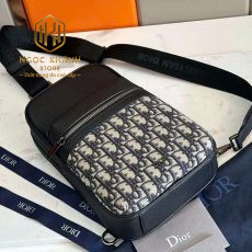 Túi đeo chéo nam Dior