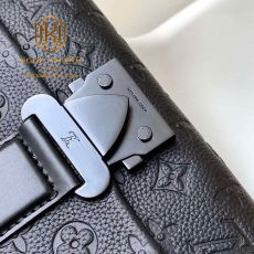 TUI DEO CHEO NAM LOUIS VUITTON S CAPE MAU DEN HOA TIET LOGO CHIM NAP DAY TNLV102 10