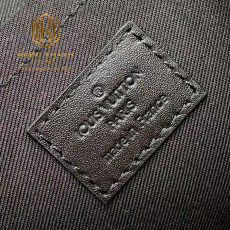 Túi đeo chéo nam Louis Vuitton