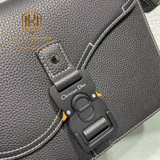 Túi đeo chéo nam Dior