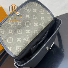 Túi đeo chéo nam Louis Vuitton