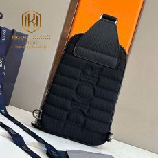 Túi đeo chéo nam Dior