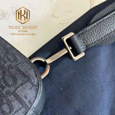 tui deo cheo nam dior rider hoa tiet chu logo den dang deo nguc 5