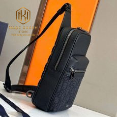 Túi đeo chéo nam Dior