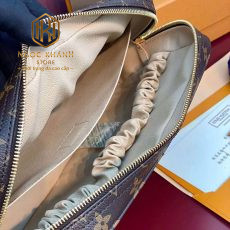 Túi đeo chéo nam Louis Vuitton