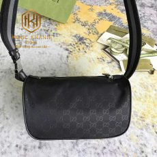 Túi đeo chéo Gucci nam