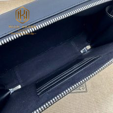 tui deo cheo gucci nam mau den in logo dang chu nhat 5