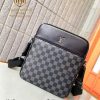 Túi đeo chéo nam Louis Vuitton
