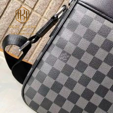 Túi đeo chéo nam Louis Vuitton