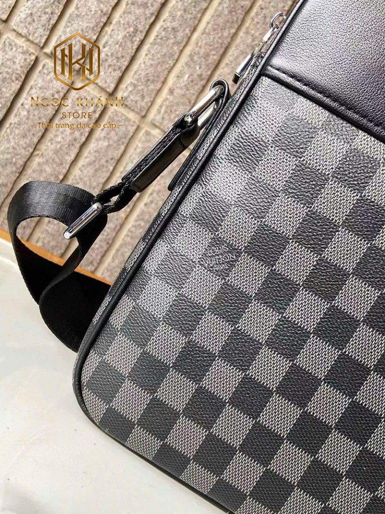 Túi đeo chéo nam Louis Vuitton