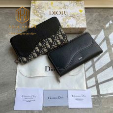 vi nam dior in logo mau den cam tay 6