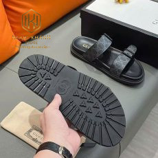 dep nam gucci hai quai mau den hoa tiet logo chu khoa cai 3