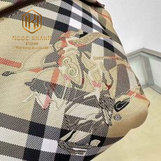 Túi đeo ngang Burberry