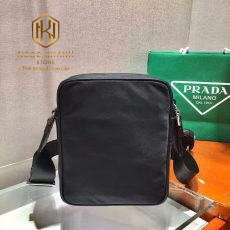 Túi đeo chéo Prada nam