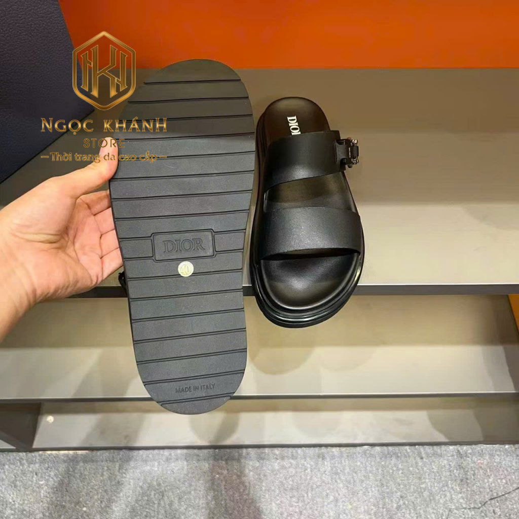 DÉP NAM DIOR HAI QUAI MÀU ĐEN DA TRƠN HỌA TIẾT LOGO CÀI DNDR36 9 Dép nam Dior hai quai