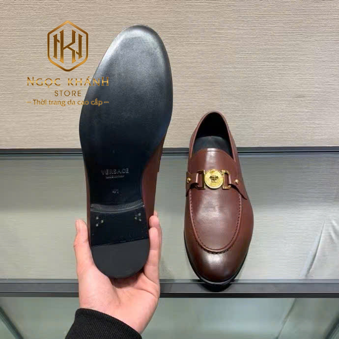 GIÀY LƯỜI VERSACE ĐẾ CAO MÀU NÂU DA TRƠN HỌA TIẾT LOGO TRÒN KHÓA VÀNG GLV06 11 Giày lười Versace đế cao