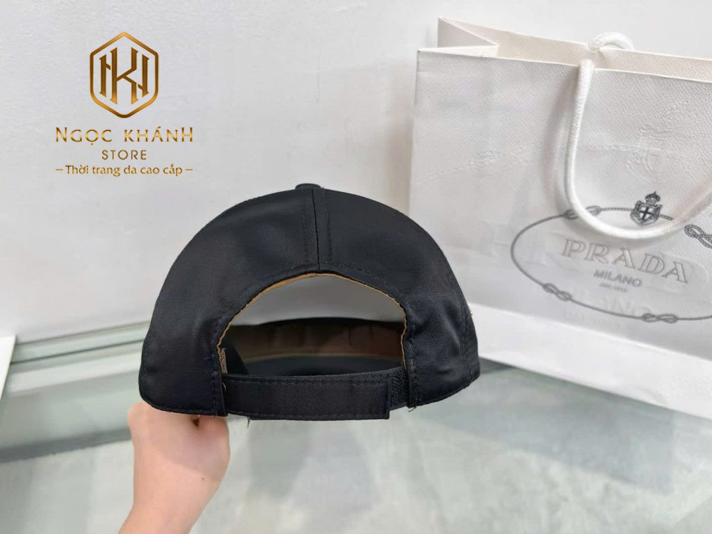 Mũ nam Prada