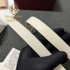 that lung nu gucci da tron mau trang khoa kim logo treo 10