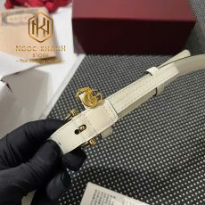 that lung nu gucci da tron mau trang khoa kim logo treo 7