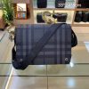 Túi đeo chéo nam Burberry