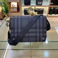 Túi đeo chéo nam Burberry