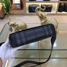 Túi đeo chéo nam Burberry