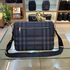 Túi đeo chéo nam Burberry